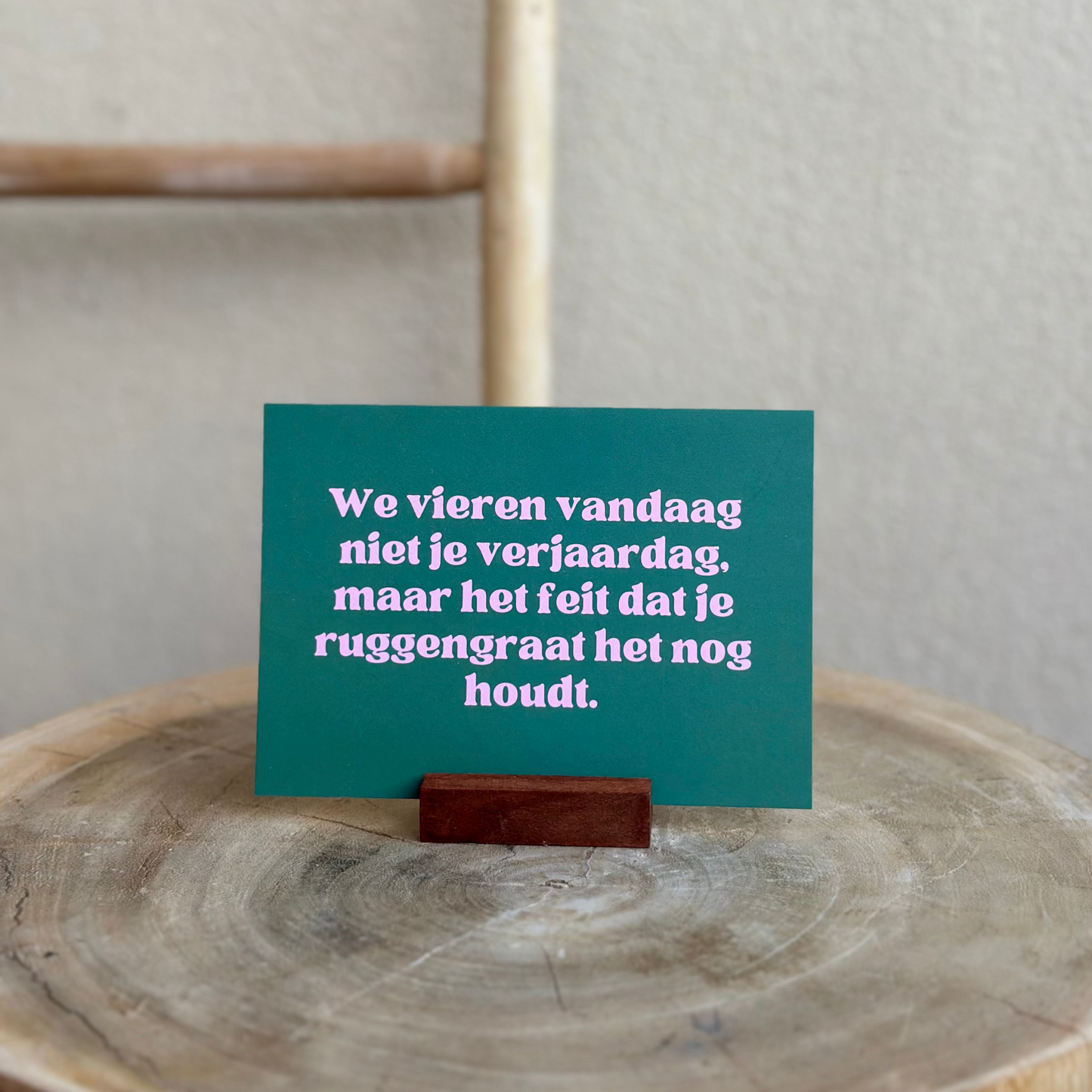 We vieren vandaag niet je verjaardag, maar het feit dat je ruggengraat het nog houdt.