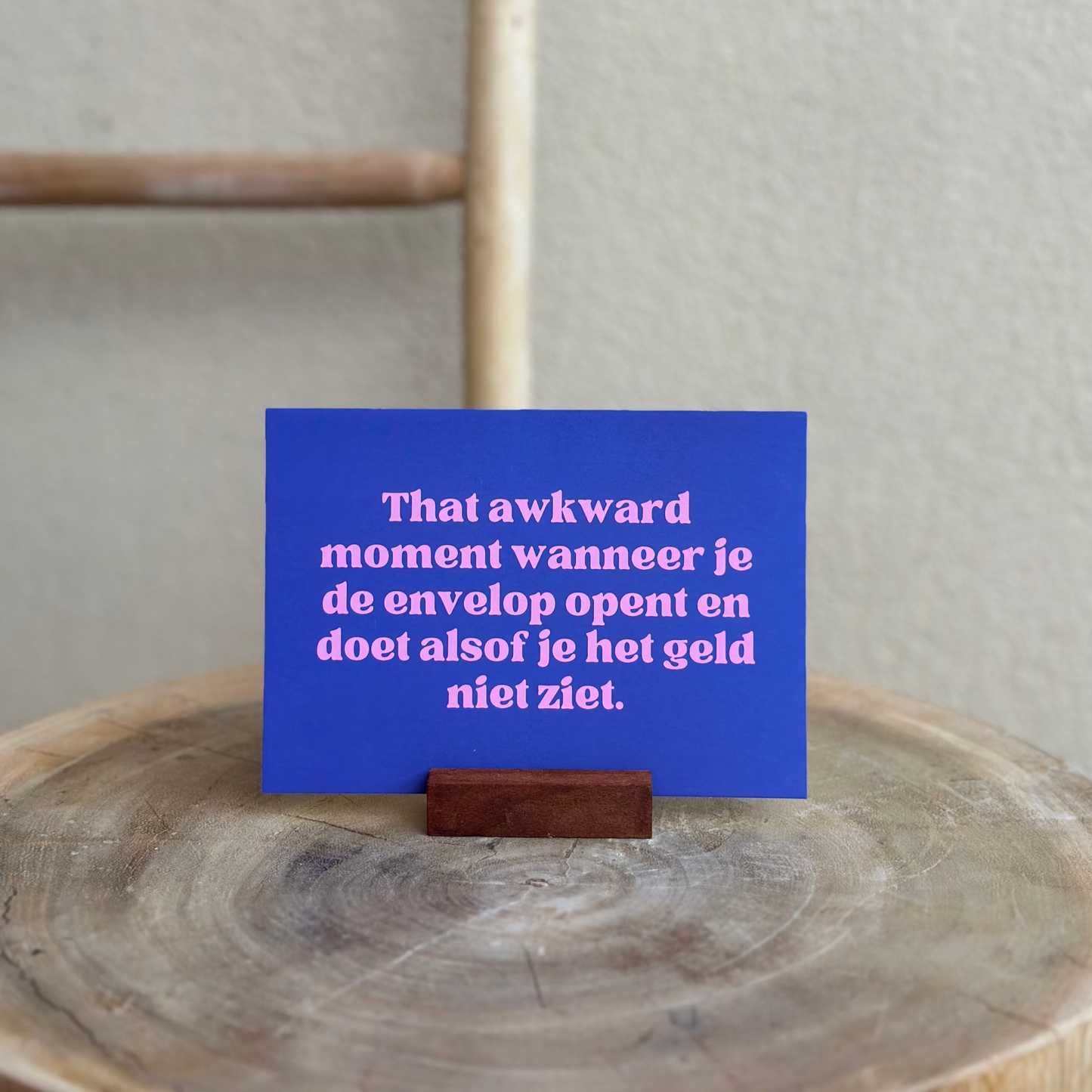 That awkward moment wanneer je de envelop opent en doet alsof je het geld niet ziet.